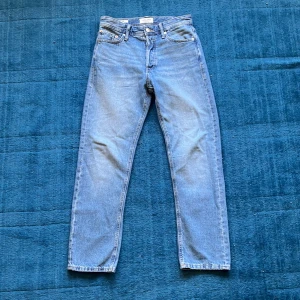 Jack&Jones ”Loose” jeans  - Passar som ”straight fit” 27 i midjan, 30 i längd