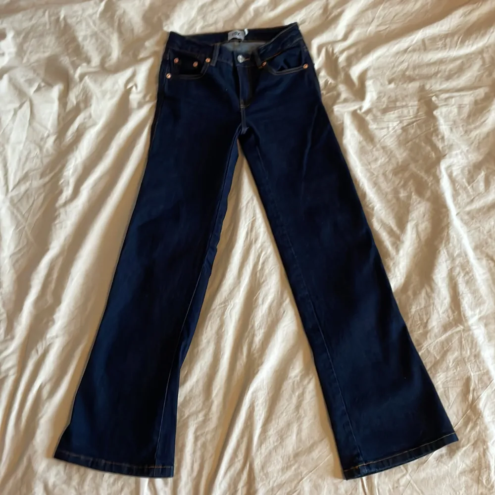 Stl: xxs  Nyskick  Passar tjej 152 cm lång. Jeans & Byxor.