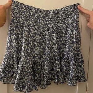 Kjol stl S - Säljer då de inte är min stil längre🥰