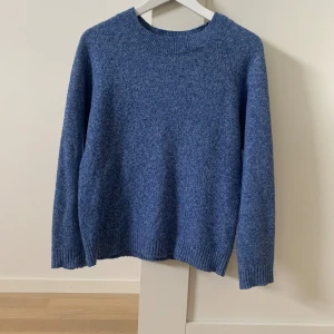 BLÅ VEROMODA TRÖJA - Blå veromoda tröja i storlek S. Superfint skick, säljer den för att jag aldrig använder den längre