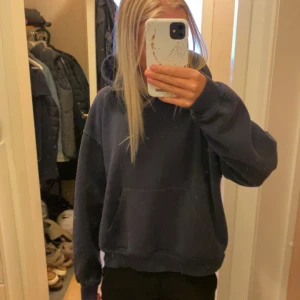 Hoodie Gina - Nyköpt 349kr säljer för 290kr Storlek S. Kom pv för fler bilder💗💗💗 Kan även ta byten!