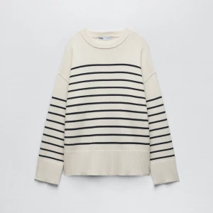 stickad tröja - randig stickad tröja från Zara. storlek XS. bra men använt skick. skriv vid funderingar❤️