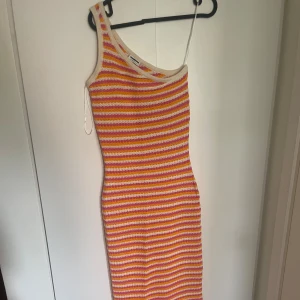Klänning från nelly - Aldrig använt, storlek xs, passar S med