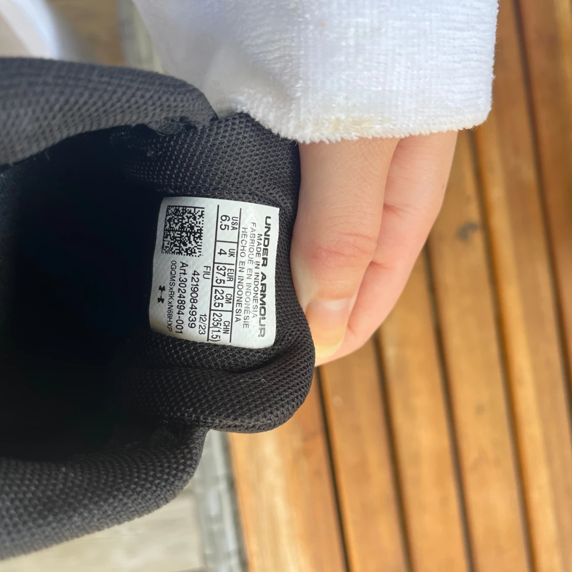 Nästan oanvända Under Armour löpskor  - 92