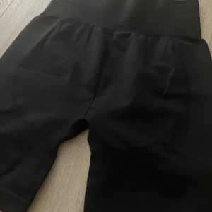 tränings shorts - jättefina träningsshorts från H&M😘 aldrig använda, bara provade, hör av dig vid frågor