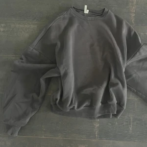 Mörkgrå tröja - Mörkgrå tröja från Nelly💕