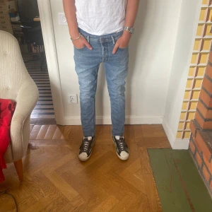 Acne jeans  - 32/34 passar 183-187