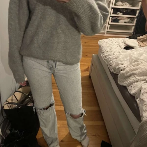Jeans - Super snygga högmidjade jeans🌸 Bra skick, använda några gånger  Säljer då jag ej använder dom längre🌼