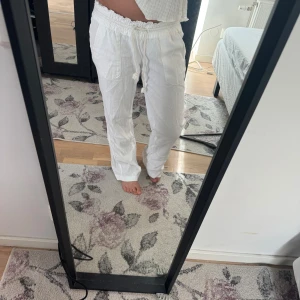 ROXY linnebyxor  - använd ett par gånger. säljer då jag har ett par andra som jag använder mer!!