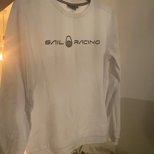Sail Racing sweater / tröja - Storlek 176 men passar S. Använt fåtal gånger. Pris kan diskuteras vid snabb affär. 