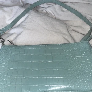 Handväska - En ljusgrön turkos hand väska