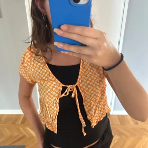 Söt kofta 🫶🏼 - En lätt kofta perfekt till sommaren! 🤍Storlek 38, men passar även 34/36