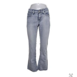 Bootcut Jeans - Lågmidjade och bootcut, köpta från Sellpy men var för små på mig tyvärr💓