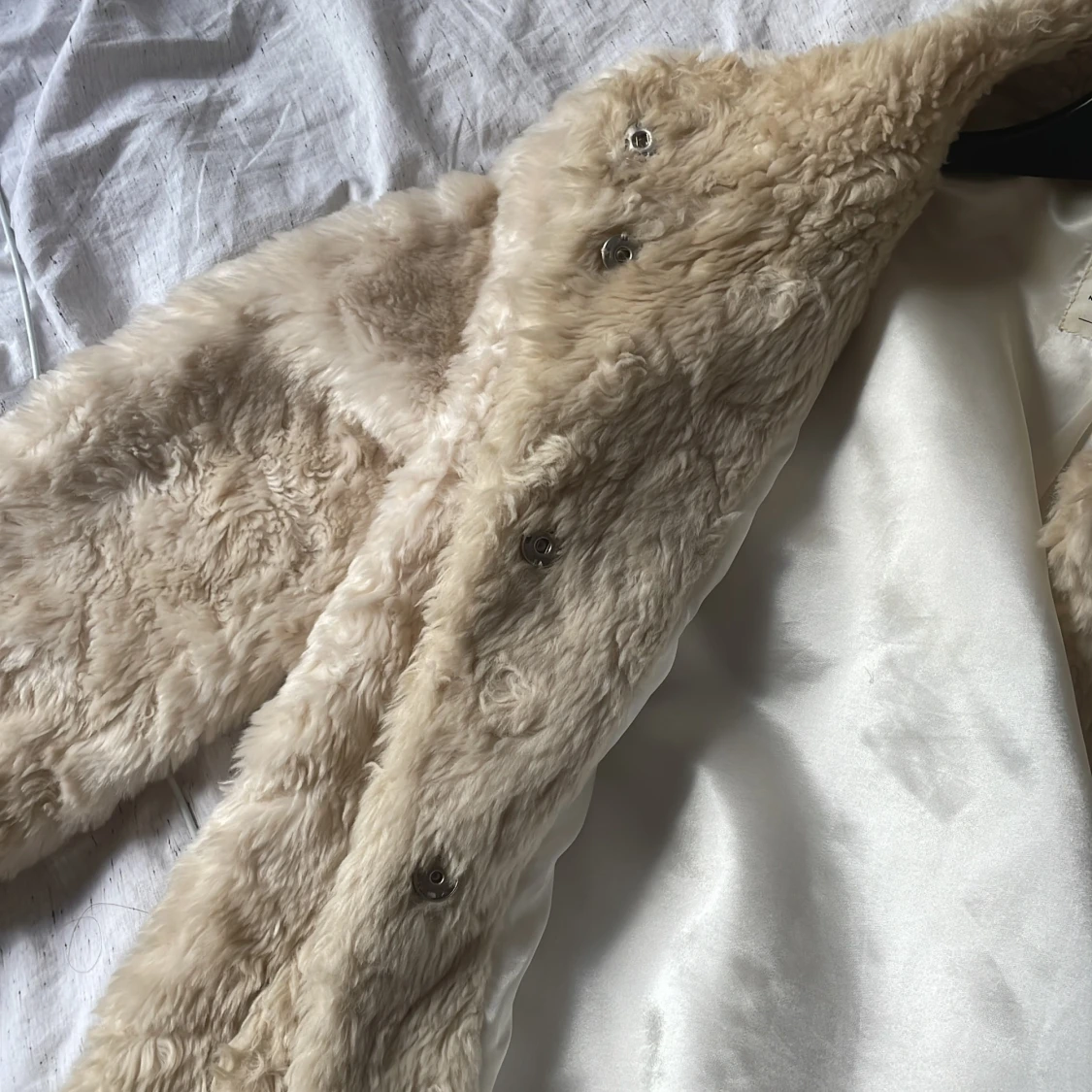 Beige pälsjacka från KappAhl - 93