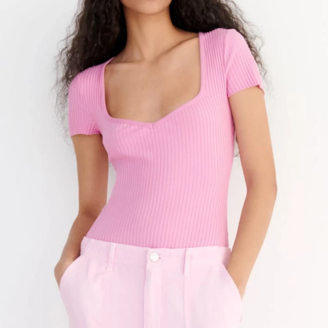 Rosa ribbad bodysuit från Zara - 90