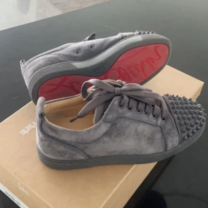 Christian Louboutin - Säljer mina knappt använda Loubs, kvitto finns, bara att komma med förslag om pris.