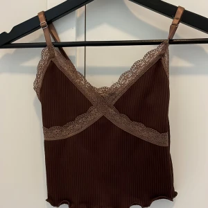 Skitsnyggt linne! - Snyggt linne!! Linnet är i bra skick!! Kontakta mig för fler bilder privat!! Köparen står för frakten💗