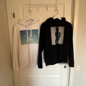 The cool elephant hoodies - Den vita har tecken på användning men den svarta är i fint skick. Den vita kostar 125kr, den svarta 175kr eller båda för 250kr! Nypris ca 600kr styck