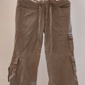 Cargo byxor - Säljer dessa vintage cargo byxor aldrig använt🫶🏼