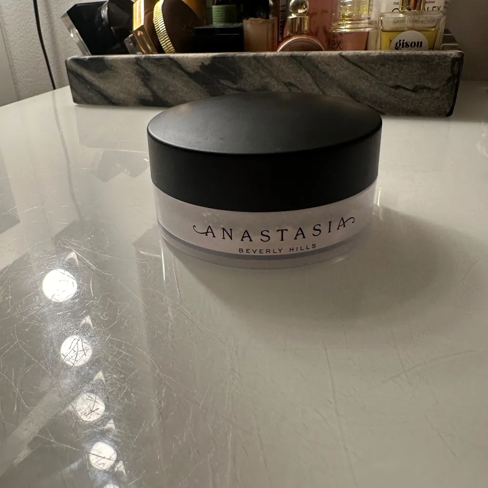 Säljer mitt endast testade Anastasia puder så jag inte tyckte om de. Helt orörd sen jag testade med en ny puder puff!☺️. Skönhet.