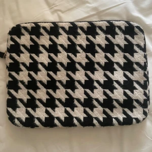 Datafodral - Perfekt till skolstarten med en snygg dataväska med häftigt mönster🍂Mått = 25x35