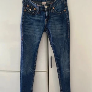 True religion jeans  - Fina true religion jeans  Som nya. Använda två gånger.  Storlek 25
