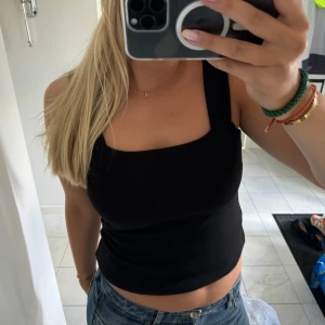 Linne med breda band - Linne med bredare band i ett tjockare material 💕 Går ner i pris vid snabb affär!