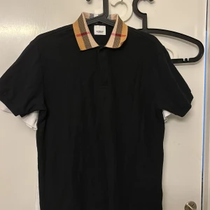Burberry t-shirts  - Skick 10/10 på alla tröjor aldrig använda alla passar storlek S de kostar 600 kr STYCK.