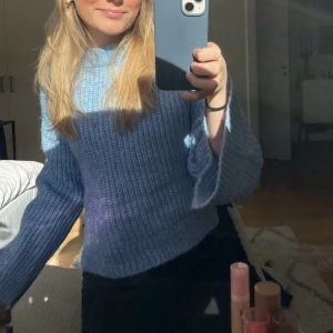 Stickad tröja - Säljer denna superfina blå tröja från Gina, då jag inte använder den längre💓