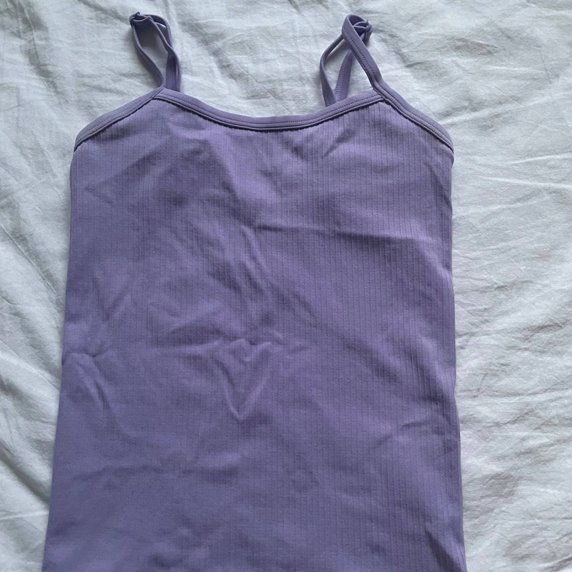 Lila ribbad linnetopp - 90