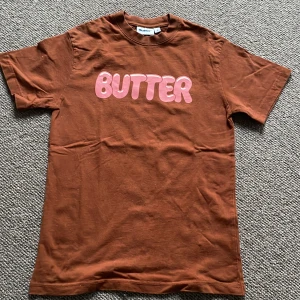 Butter t shirt  - Helt ny typ knappt använd 