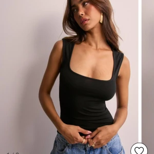 Ny svart topp - Helt ny och oanvänd topp från Nelly, nypris: 179kr