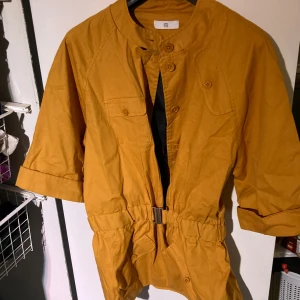 Tröja/jacka - Tröja/jacka orangebrun 