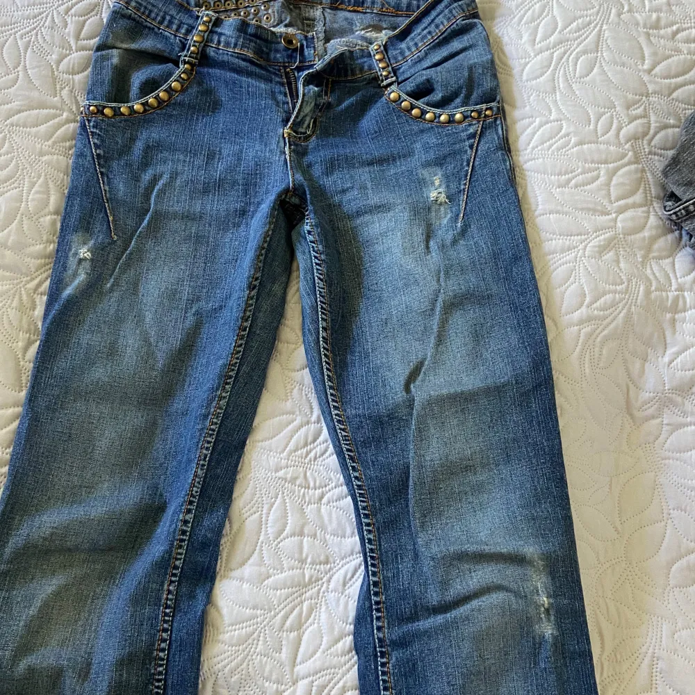 Superfina lågmidjade från the one säljer då dom tyvärr inte kommer till användning längre. Använda ett fåtal gånger, så är så gott som nya💞. Jeans & Byxor.