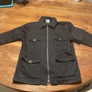 John Henric jacka - Mycket fin jacka till ett bra pris som jag inte har använt alls mycket pågrund av att jag behöver en mindre storlek.  !! PRIS DISKUTERAS I DM!!