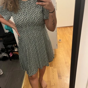 Sommarklänning  - Helt ny sommarklänning 