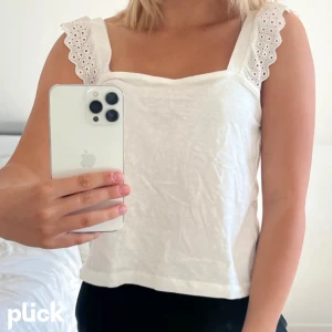 Linne från H&M - Jättefint somrigt linne ifrån H&M. Aldrig användt. Köptes för 300 och säljer för 100💕