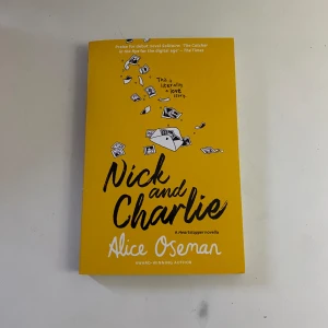 Nick and Charlie bok - Nick and Charlie skriven av Alice Oseman.  Aldrig använd/läst, skriv om du vill köpa!! Frakt 54kr 