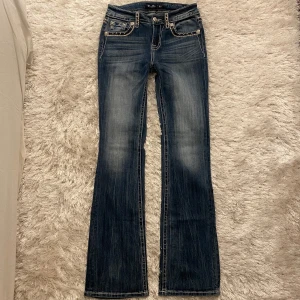 Miss me jeans - Jättefina miss me jeans nyskick. Påsen man fick de i medföljer vid köp men tyvärr har jag tagit av prislappen. Köp direkt för 1400kr!!!💓