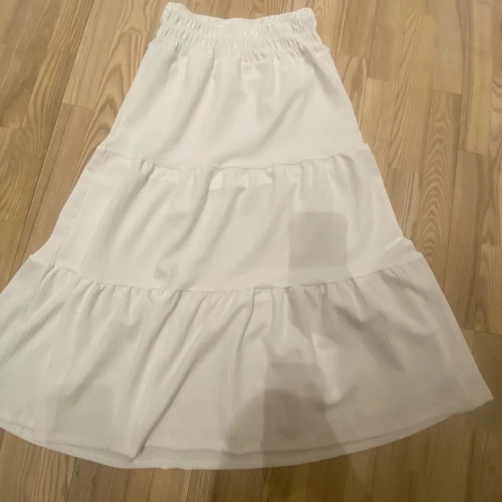 Köpte denna jättefina kjol på Gina Young och den har knappt kommit till användning💞💞. Kjolar.