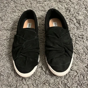 Steve Madden skor i nyskick💋💋 - I princip nyskick o såå fina men tyvärr för små för mig  