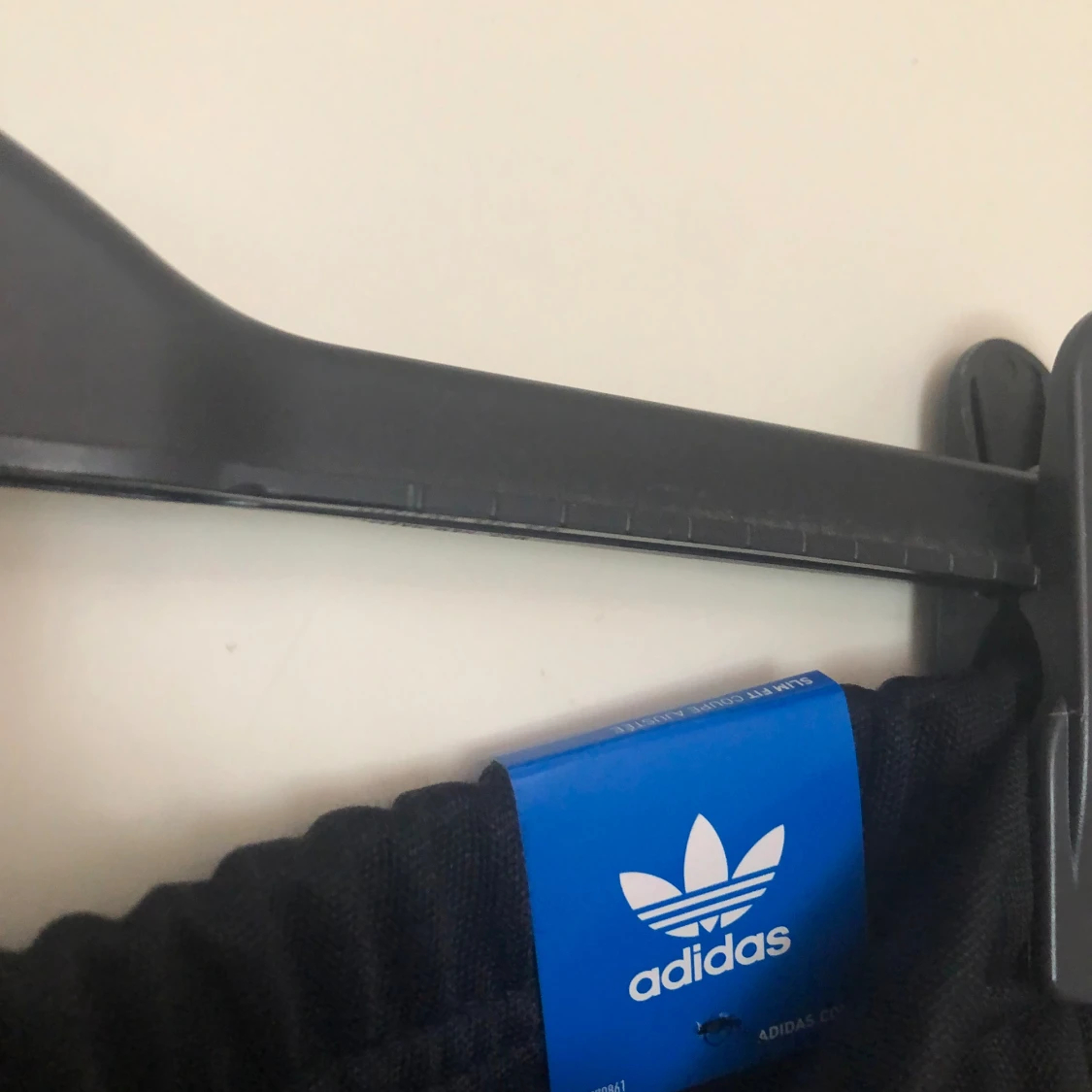 Adidas byxor helt nya. - 93