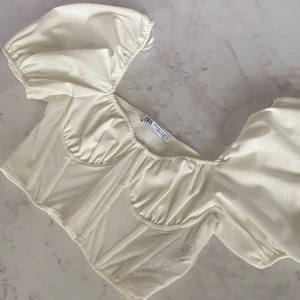 Topp - Korsett/topp från Zara, nyskick!💚