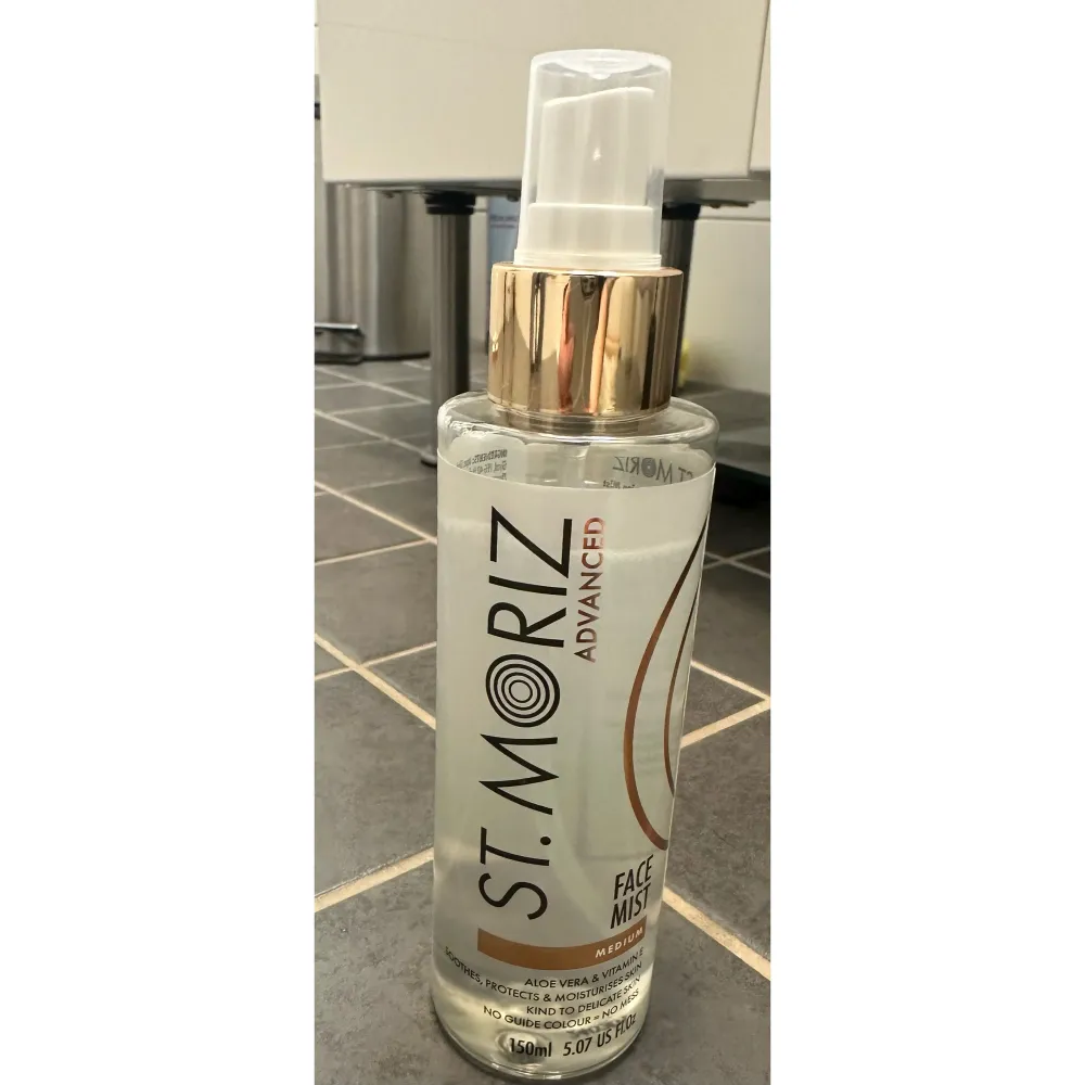 Brun utan sol face mist från St.Moriz, provad några ggr, se bild 3 för hur mycket/lite som är använt. Färg medium. Nypris 179kr . Skönhet.