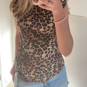 Leopardtopp - Leopardtopp i storlek L 🩷