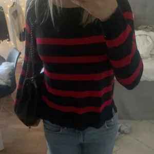 Randig långärmad tröja  - Jätte fin tröja från zara som inte kommer till användning💗