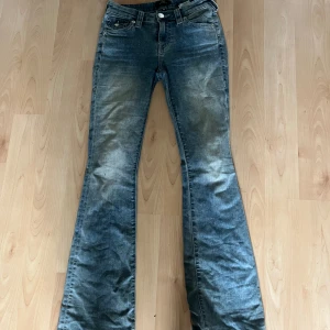 True religion - True religion, väldigt fina, storlek 25, mid waist, boot cut
