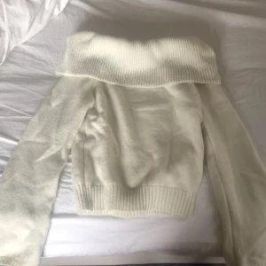 Stickad tröja - Köpte den på shein för inte så länge sen men tyckte inte jag passade i den, endast testad och tvättad efter det 💗