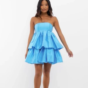 Cocktail klänning - Superfin blå klänning!! Aldrig använd och har fortfarande lapparna kvar🌸 pris är diskuterbart!! 