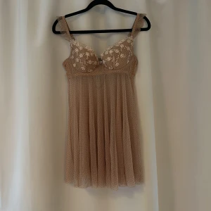 Nattlinne  - Säljer detta jätte söta nattlinne (babydoll) från intimissimi då det inte passar mig. Passar för D kupa.